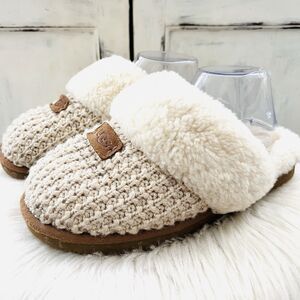 Ugg Womens Cream White Cozy Slippers Sheepskin Lined - Size 10